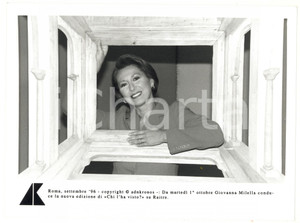 Fotografia d epoca originale 1996 ROMA  RAI TRE Giovanna MILELLA conduce Chi l ha Visto?  Foto 24x17 cm 1
