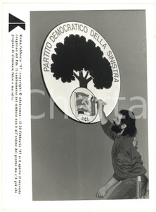 Fotografia d epoca originale 1997 ROMA  II Congresso PDS  Falce e martello cancellati dal logo Foto 17x24 1