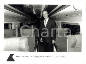 Fotografia d epoca originale 1996 ROMA  FERROVIE DELLO STATO Lorenzo NECCI visita i nuovi treni Foto 24x17 1