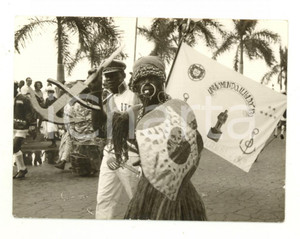 Fotografia d epoca originale 1969 ANGOLA Sfilata gruppo CARNEVALE UniÃ£o Mundo da Ilha  Foto VINTAGE 12x8 1