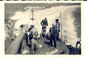 Fotografia d epoca originale 1940 ca TRINDADE BRAZIL MARINHA PORTUGUESA  Marinai al lavoro  Foto 1