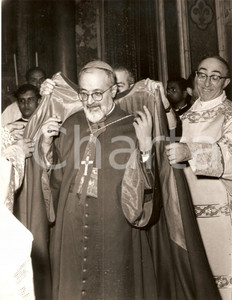 1955 ROMA Chiesa del GesÃ¹ - Krikor Bedros XV AGHAGIANIAN indossa ferraiolo *Foto Fotografia d'epoca con didascalia al verso.  CONDIZIONI: FAIRFORMATO: 21x27 cm      originale e autentica 1