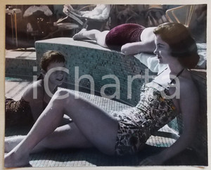 Fotografia d epoca originale 1950 ca ITALIA NAVIGAZIONE Viaggiatrici in piscina  Foto DANNEGGIATA 35x28 1