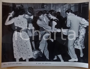 Fotografia d epoca originale 1950 ca M/N GIULIO CESARE Il ballo del palloncino  Fotografia 40x30 cm 1