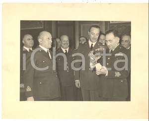 Fotografia d epoca originale 1955 ca US ARMY Generali e ufficiali durante cerimonia di premiazione FOTO 24x18 1