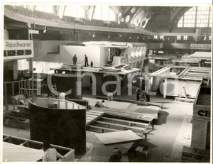 Fotografia d epoca originale 1952 FRANCOFORTE Frankfurter FrÃ¼hjahrsmesse  Montaggio degli stand Foto 24x18 1