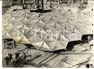 Fotografia d epoca originale 1959 PARIS Palais des Sports  La cupola d alluminio in costruzione  Foto 18x13 1