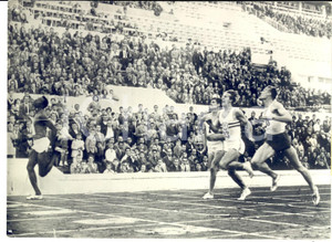 Fotografia d epoca originale 1959 ROMA ATLETICA Meeting di Ottobre  Vittoria Abdoulaye SEYE nei 200 metri 1