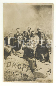 Fotografia d epoca originale 1940 ca OROPA Escursionisti in montagna a 1180 metri Foto cartolina VINTAGE 1