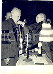 1959 PARIS Jean SARRAILH remet diplôme docteur honoris causa à Salomon LEFSCHETZ