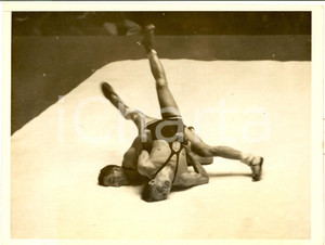 Fotografia d epoca originale 1932 LOS ANGELES GrecoRoman wrestling  Marcello NIZZOLA vs László SZEKFU Photo 1