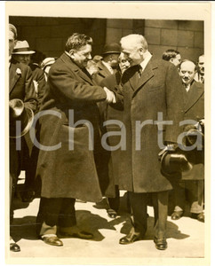 Fotografia d epoca originale 1933 WASHINGTON Cordell HULL greets Edouard HERRIOT upon his arrival  Photo 1