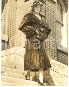 Fotografia d epoca originale 1940 ca USA Actress Una MERKEL wrapped in a fur coat Photo 18x23 1