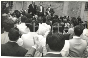 Fotografia d epoca originale 1965 ca ROMA  CAMPITELLI Sede PSU  Mario TANASSI  Luigi PRETI  Mauro FERRI 1