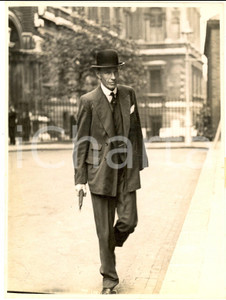 Fotografia d epoca originale 1940 LONDON DOWNING STREET Lord HALIFAX arriving for Cabinet Meeting Photo 1