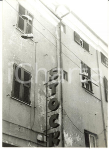 Fotografia d epoca originale 1995 GENOVA Via San Vincenzo  Scarpe stese al sole Foto ARTISTICA 13x18 cm 1