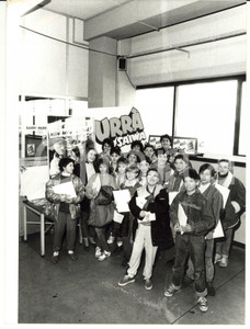 1988 GENOVA Scolaresca in visita a RADIO BABBOLEO - Pubblicità SAIWA *Foto 18x24