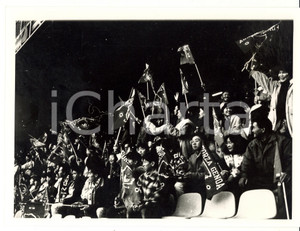 Fotografia d epoca originale 1994 GENOVA CALCIO Stadio Luigi Ferraris  Ultras giapponesi del GENOA Foto 1