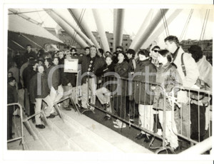 Fotografia d epoca originale 1997 GENOVA  EXPO Scolaresca in coda Foto VINTAGE 24x18 cm 1