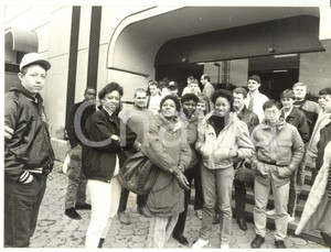 Fotografia d epoca originale 1991 GENOVA  TELEGENOVA Studenti stranieri in visita agli studi televisivi FOTO 1