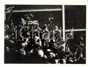 Fotografia d epoca originale 1994 GENOVA  CALCIO Tifosi giapponesi del GENOA allo stadio Foto ARTISTICA 1