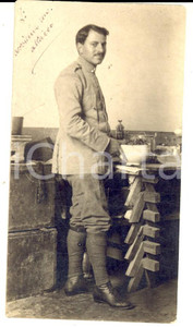 Fotografia d epoca originale 1915 ca WW1 ZONA DI GUERRA Pranzo del soldato prima di un attacco Foto 6x10 cm 1