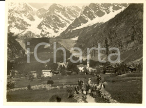 Fotografia d epoca originale 1935 ca MACUGNAGA Panorama con gruppo di giovani escursionisti  Foto 15x12 cm 1