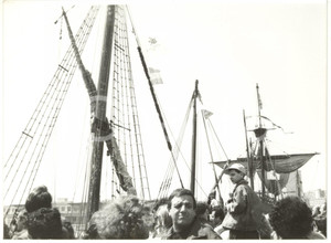 Fotografia d epoca originale 1990 ca GENOVA Porto Antico  Folla al corteo storico Foto VINTAGE 24x18 1