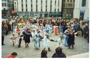 Fotografia d epoca originale 1997 GENOVA Festa ebraica  Sfilata di bambini Foto COSTUME 15x10 cm 1
