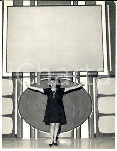 Fotografia d epoca originale 1970 ca RAI RISCHIATUTTO Anna Maria GAMBINERI in veste di concorrente Foto 1