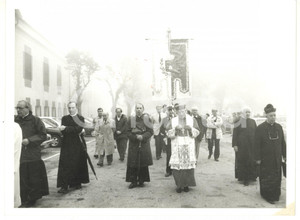 Fotografia d epoca originale 1990 ca GENOVA Corteo celebrazione liturgica  Comune di CERANESI Foto COSTUME 1