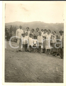 Fotografia d epoca originale 1928 MIGNANEGO / MONTANESI GE Ritratto di famiglia in collina   Foto 8x11 cm 1