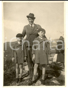 Fotografia d epoca originale 1928 MIGNANEGO / GIOVI GE Ritratto di un padre con i figli  Foto 8x11 cm 1