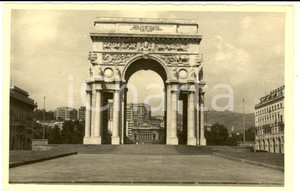 Fotografia d epoca originale 1940 ca GENOVA Veduta con l Arco della Vittoria  Foto cartolina VINTAGE 1