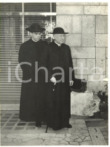 Fotografia d epoca originale 1955 ca ROMA Card. Pietro FUMASONI BIONDI si regge a un bastone Foto 18x24 1