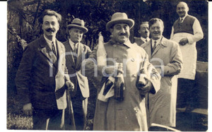 Fotografia d epoca originale 1930 ca ITALIA Gruppo di amici pronti al brindisi  Foto cartolina VINTAGE 1