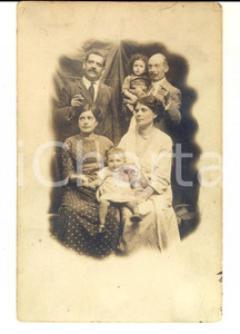 Fotografia d epoca originale 1910 ca AREA ITALIANA Ritratto di famiglia con bambini  Foto cartolina VINTAGE 1