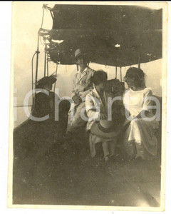 Fotografia d epoca originale 1910 ca AREA ITALIANA Gruppo di donne in gita su un battello  Foto 9x12 cm 1