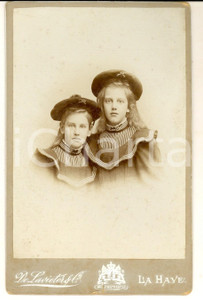Fotografia d epoca originale 1900 ca LA HAYE Ritratto di due sorelle vestite alla marinara  Foto DE LAVIETER 1
