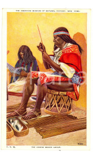 Cartolina originale da collezione 1910 ca NEW YORK American Museum Natural History  Arrow maker group Postcard 1