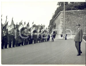 Fotografia d epoca originale 1963 MONT VALERIEN GÃ©nÃ©ral DE GAULLE avec les associations de RÃ©sistants Photo 1