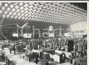 Fotografia d epoca originale 1956 TORINO  6Â° Salone Internazionale della Tecnica  Stand FIAT Foto 24x18 1