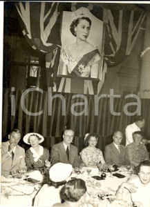 Fotografia d epoca originale 1953 MILANO Banchetto con il console KITSON in onore della regina Elisabetta II 1