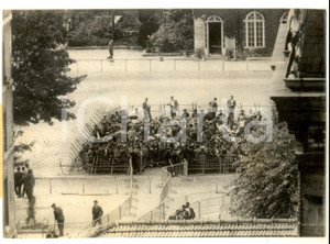 Fotografia d epoca originale 1958 PARIS Ancien HÃ´pital Beaujon  NordAfricains arrÃªtÃ©s par la police Photo 1