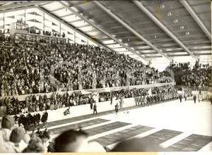 Fotografia d epoca originale 1960 OLIMPIADI SQUAW VALLEY Cerimonia di apertura  Squadre FRANCIA e FINLANDIA 1