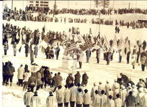 Fotografia d epoca originale 1960 OLIMPIADI SQUAW VALLEY Cerimonia di apertura  Giuramento di Carol HEISS 1