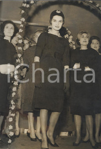 Fotografia d epoca originale 1958 SAINT VINCENT Maria Grazia CERVAROLI si aggiudica l abito d oro Foto 1