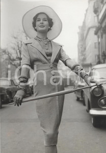 Fotografia d epoca originale 1959 PARIS Model wearing AIR FRANCE wool dress by Jacques HEIM collection Photo 1
