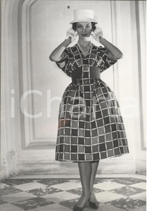 Fotografia d epoca originale 1959 PARIS Model wears Mosaique dress by MANGUIN springsummer collection Photo 1