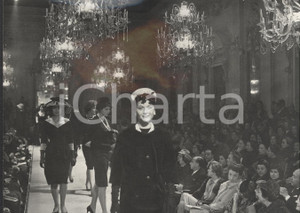 Fotografia d epoca originale 1959 FIRENZE Palazzo Pitti  Rassegna Alta Moda  Sfilata cappelli da donna 1